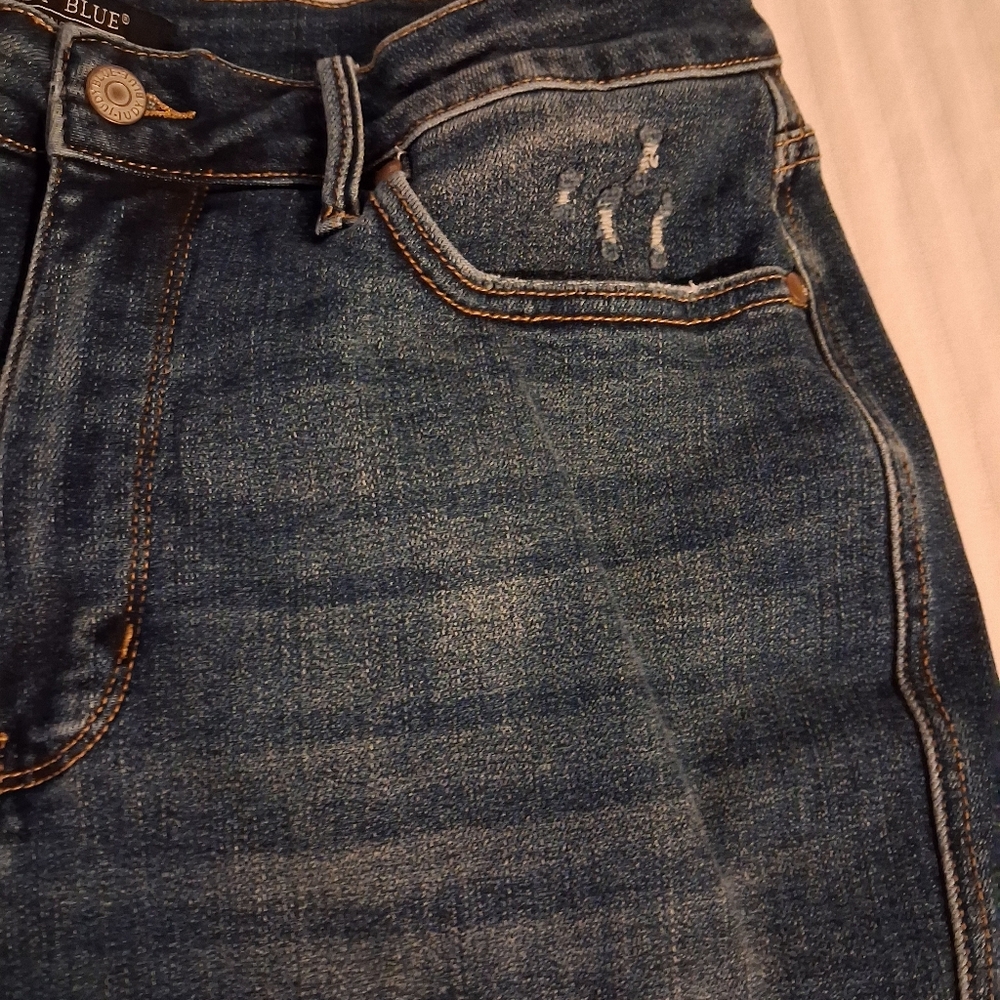 Judy Blue Medium Wash Jean Shorts - Picture 4 of 11